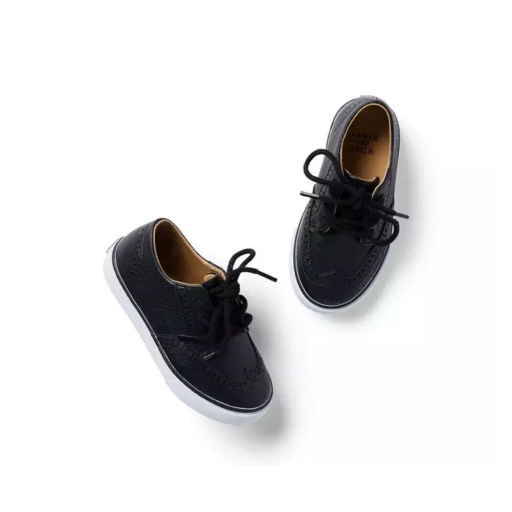 Janie and Jack Wingtip Sneaker in Black Size 8